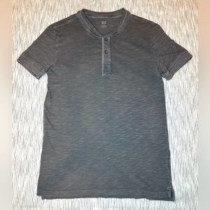 GAP Men’s Gray Short Sleeve Henley